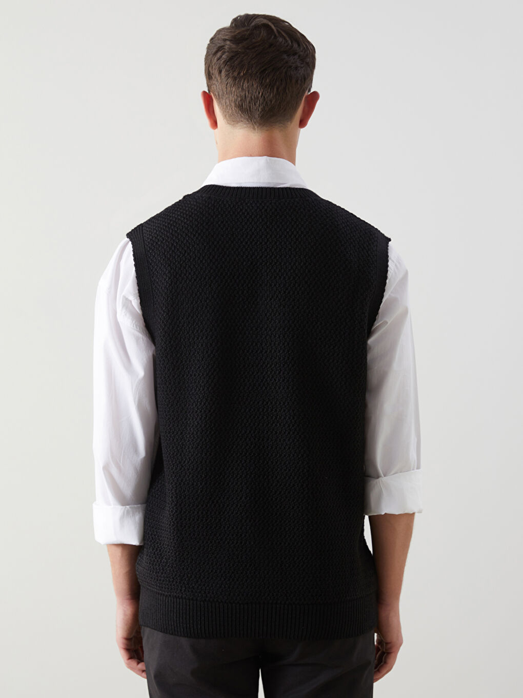 Siyah Standart Kalıp V Yaka Erkek Triko Süveter-3