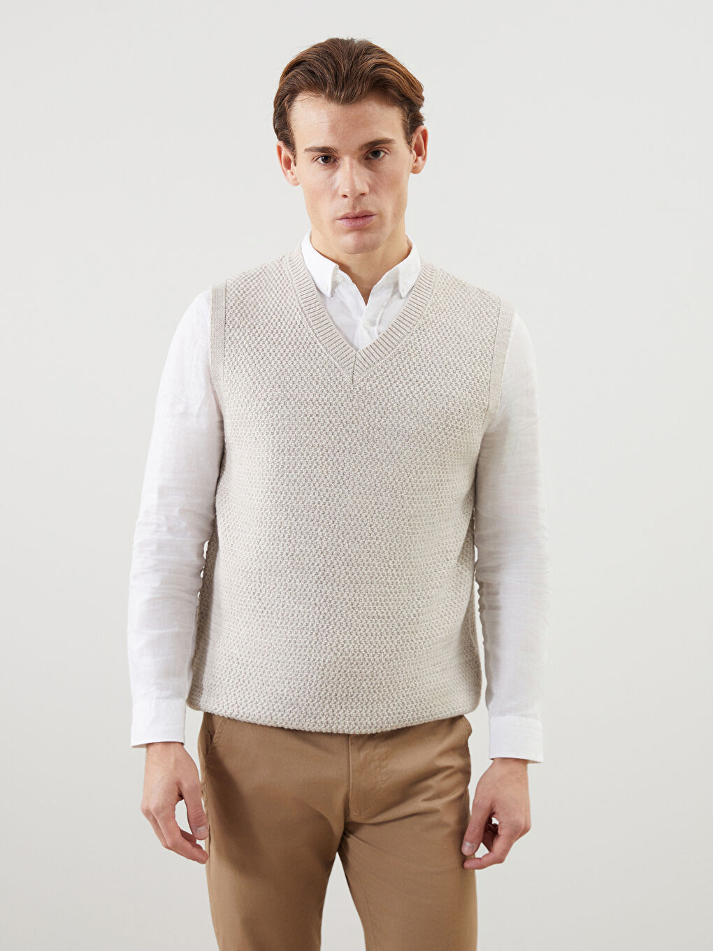 LCWAIKIKI Classic Standard Fit V Neck Men's Knitwear Sweater Vest -W4MA97Z8-VM5