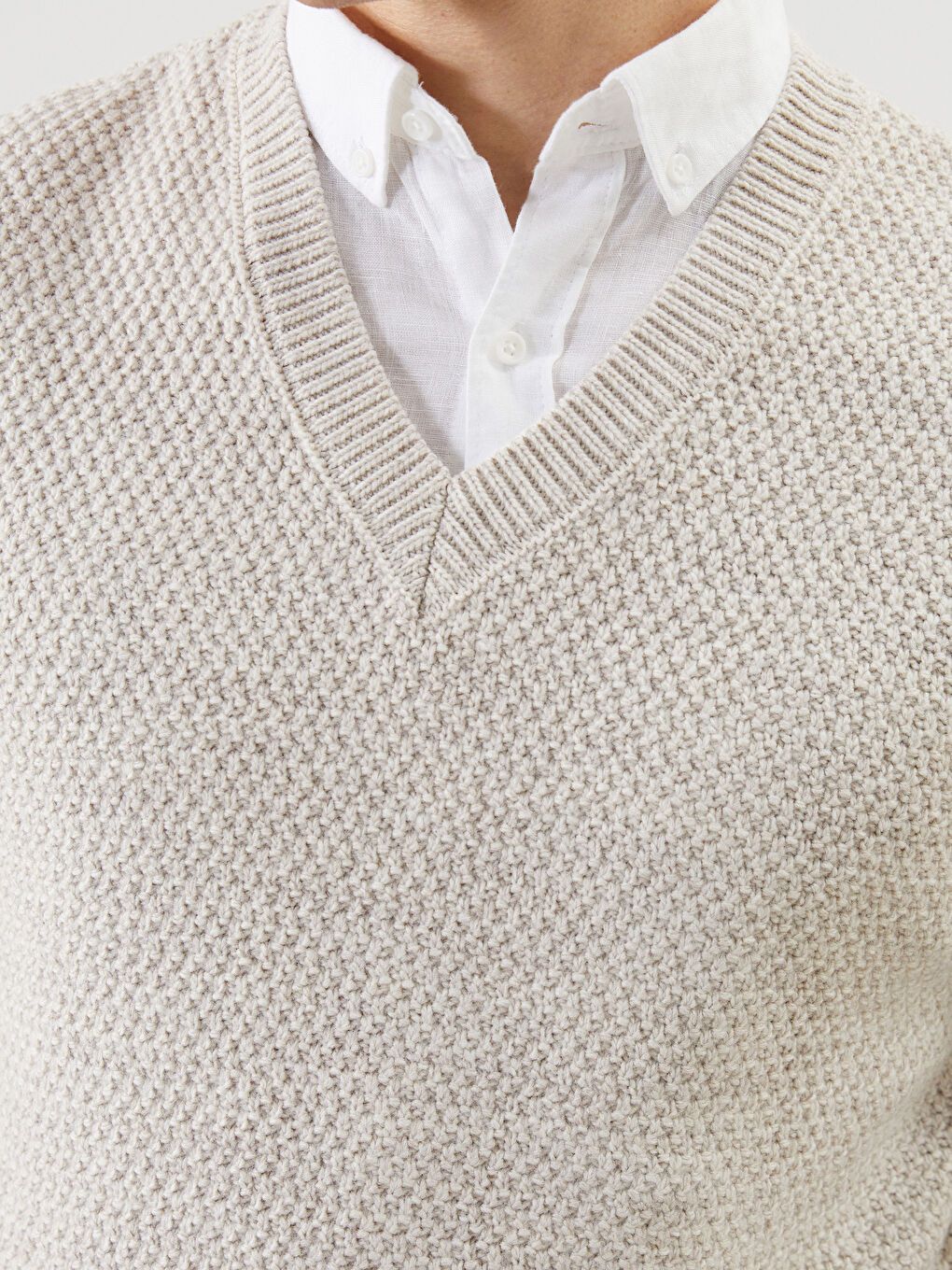 LCWAIKIKI Classic Standard Fit V Neck Men's Knitwear Sweater Vest -W4MA97Z8-VM5