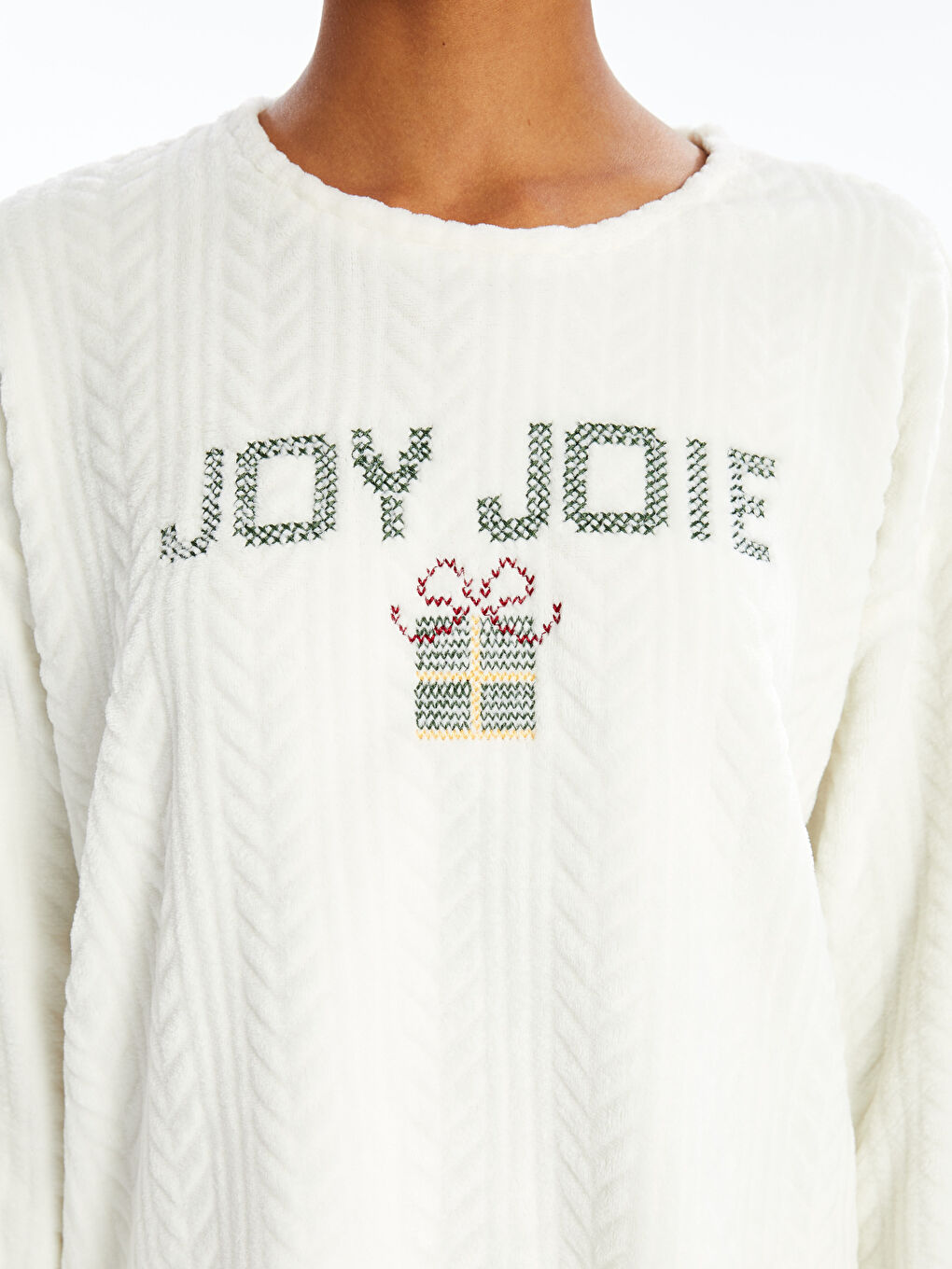 Crew Neck Embroidered Women's Plush Pyjama Set-5