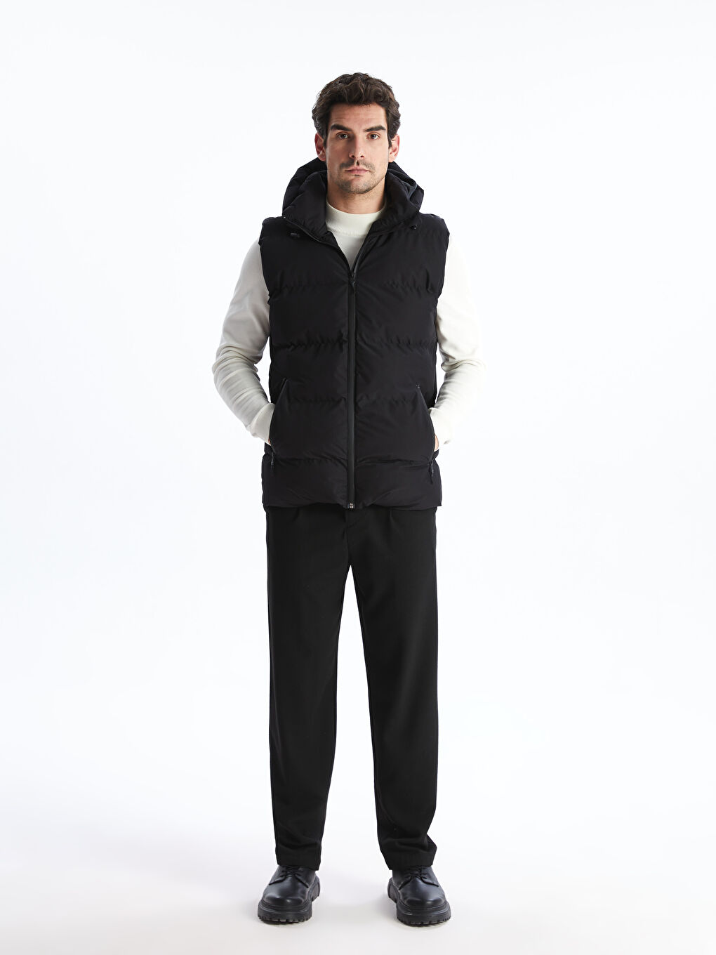 Siyah Standart Kalıp Kapüşonlu Erkek Şişme Yelek-1