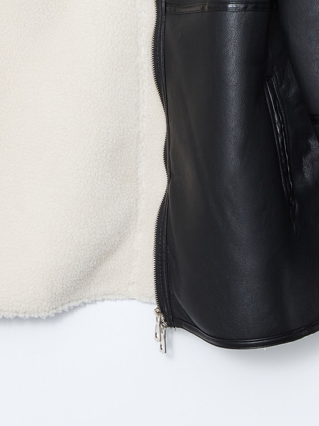 Siyah Dik Yaka Kadın Deri Görünümlü Mont-6