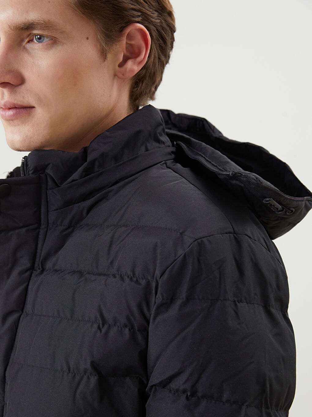 Siyah Standart Kalıp Kapüşonlu Erkek Şişme Mont-2