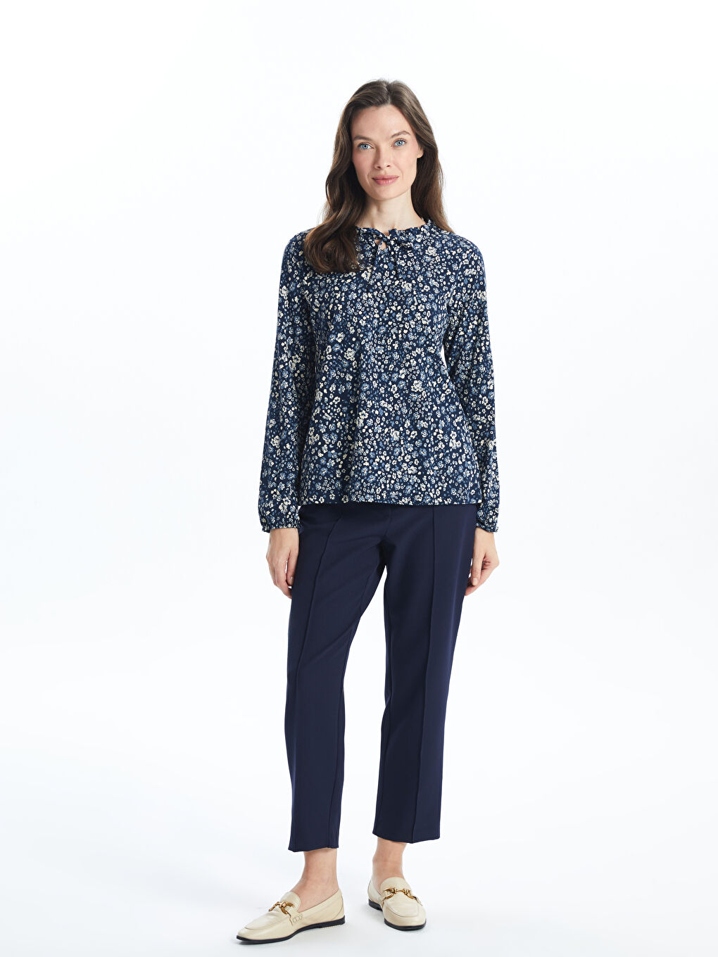 Lacivert Bağlamalı Yaka Çiçekli Bluz-4