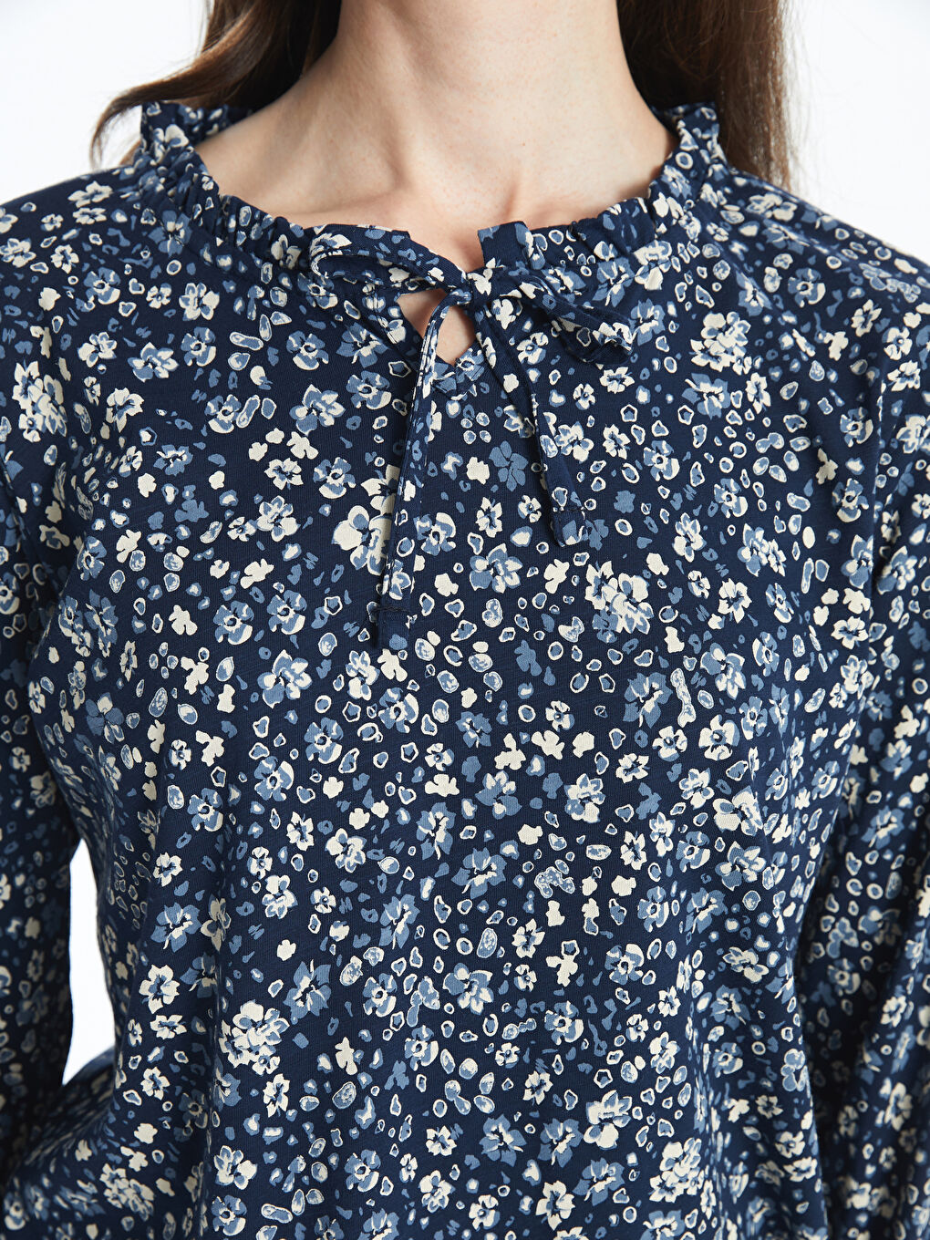 Lacivert Bağlamalı Yaka Çiçekli Bluz-6