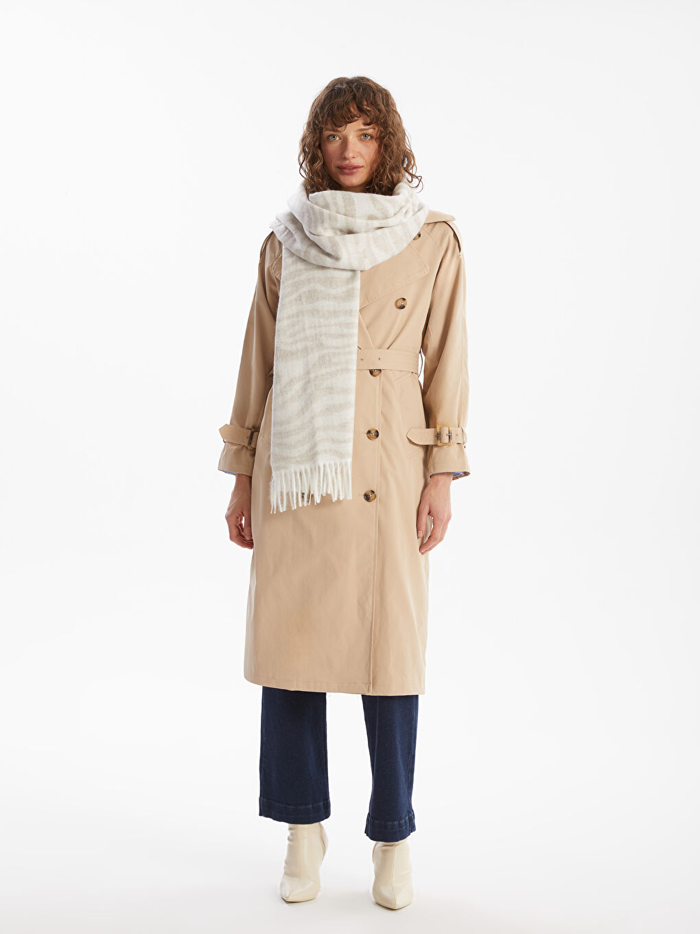 Bej Zebra Desenli Püsküllü Kadın Atkı-1