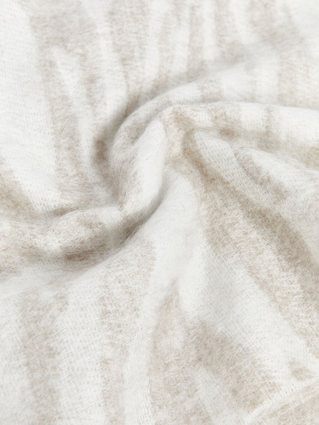 Bej Zebra Desenli Püsküllü Kadın Atkı-7