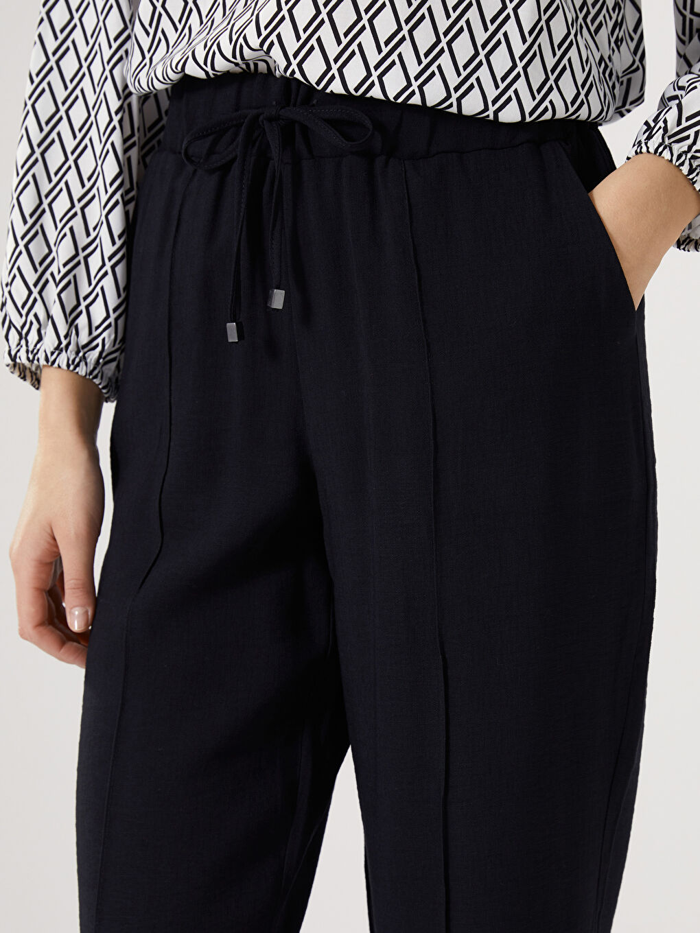 Siyah Beli Lastikli Kadın Pantolon-3