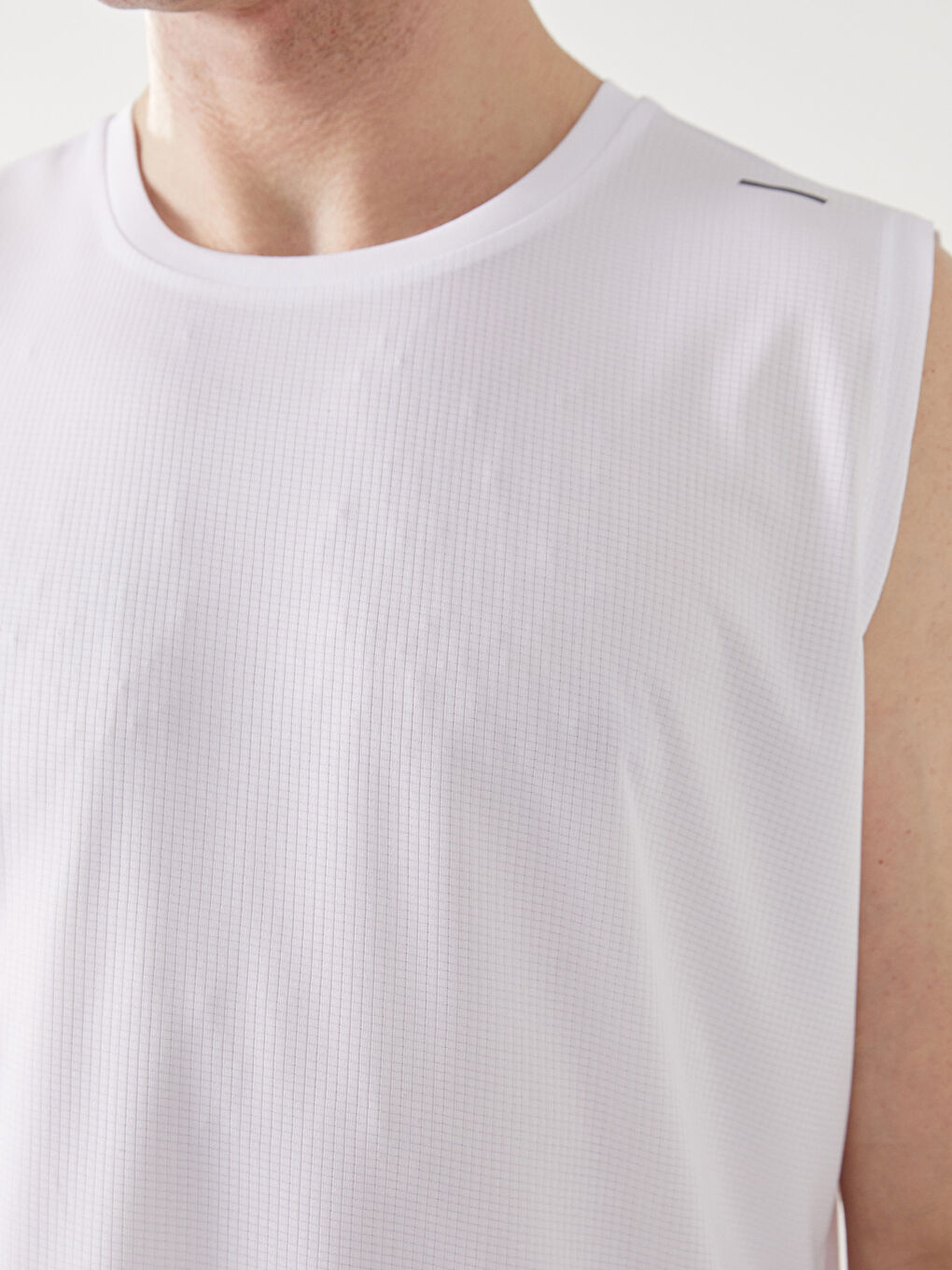 تيشيرت بدون أكمام بياقة دائرية للرجال-2