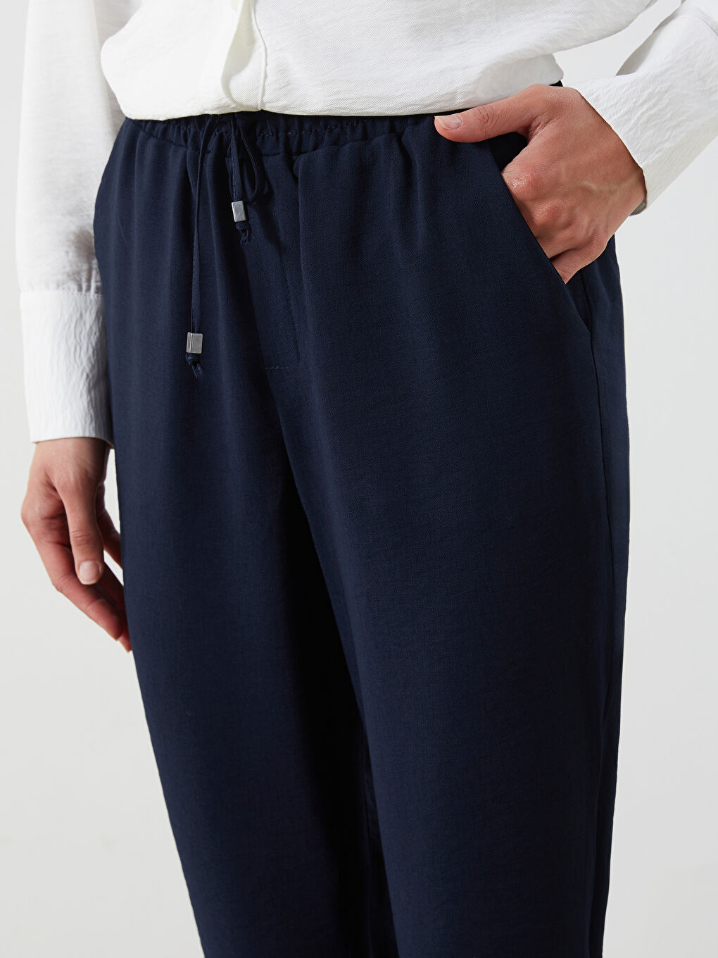 Elastic Waist Carrot Fit Women's Trousers-3