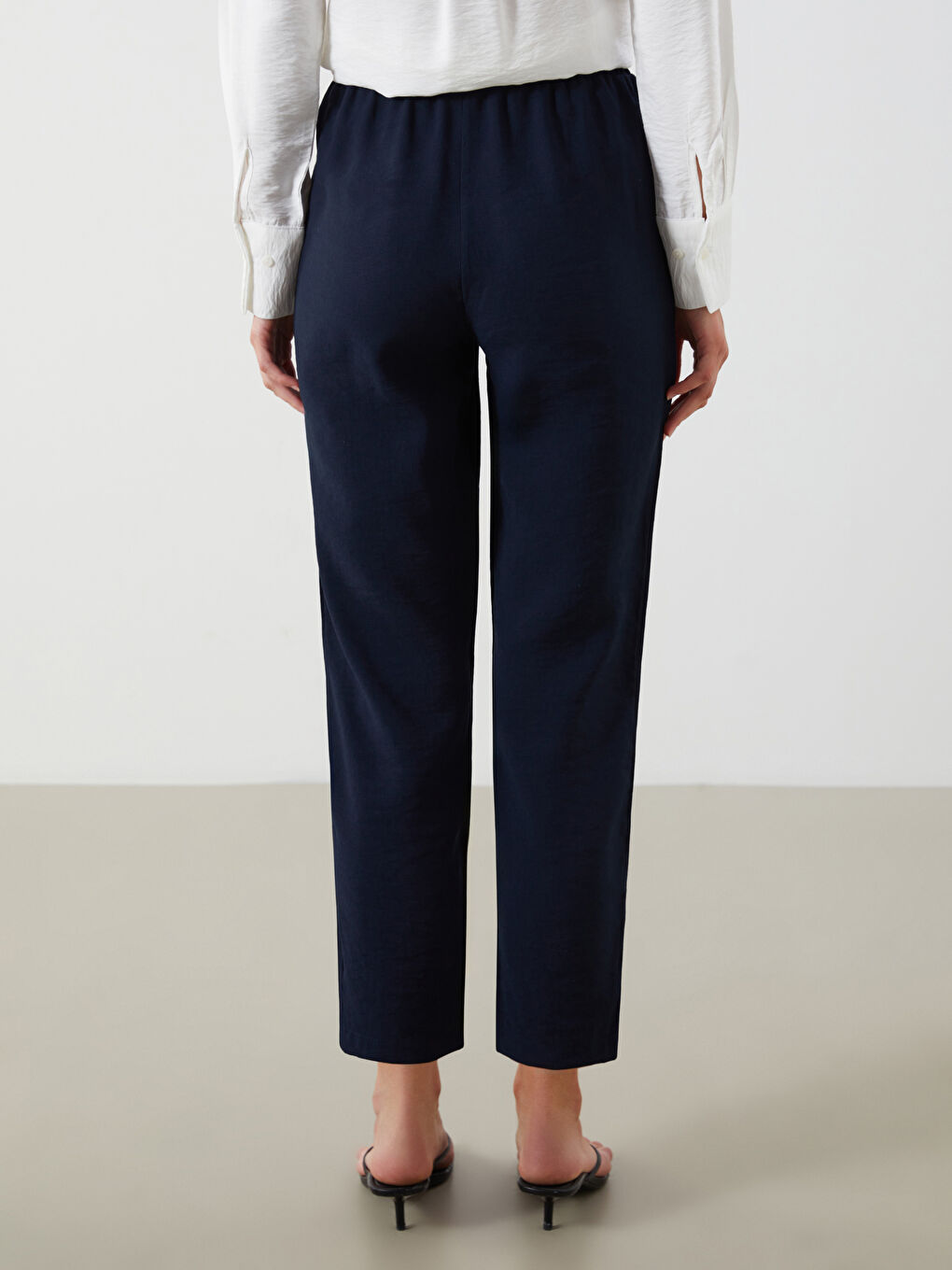 Elastic Waist Carrot Fit Women's Trousers-5