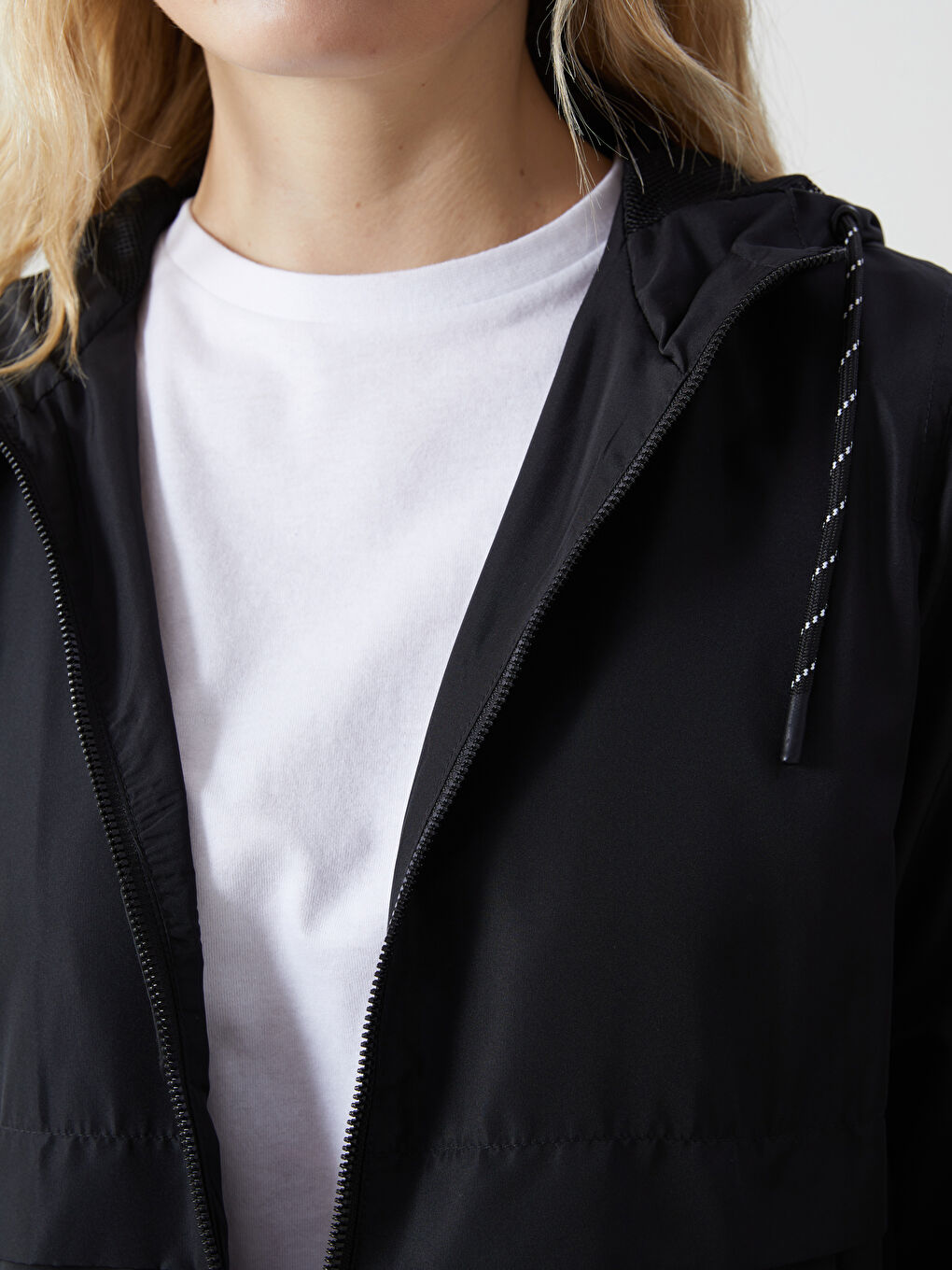 Женский дождевик с капюшоном-2