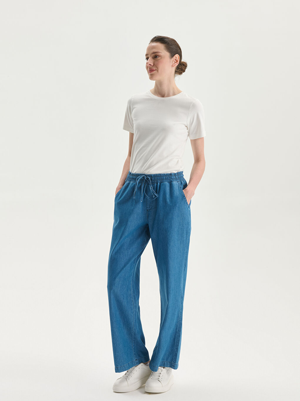Damen Elastische Taille Weite Gerade Jeanshose