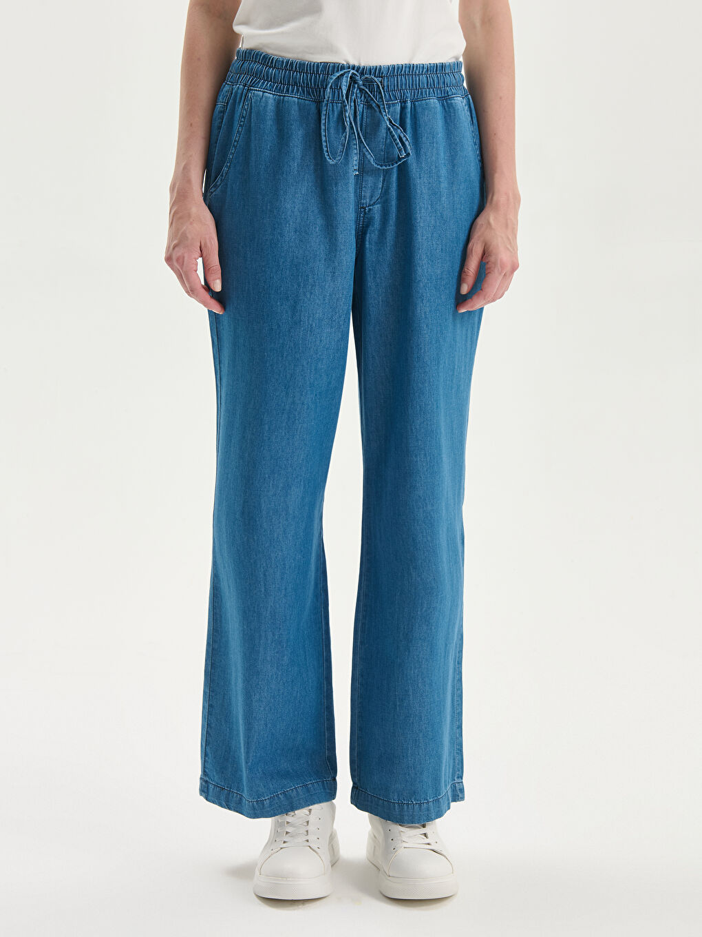 Damen Elastische Taille Weite Gerade Jeanshose-1