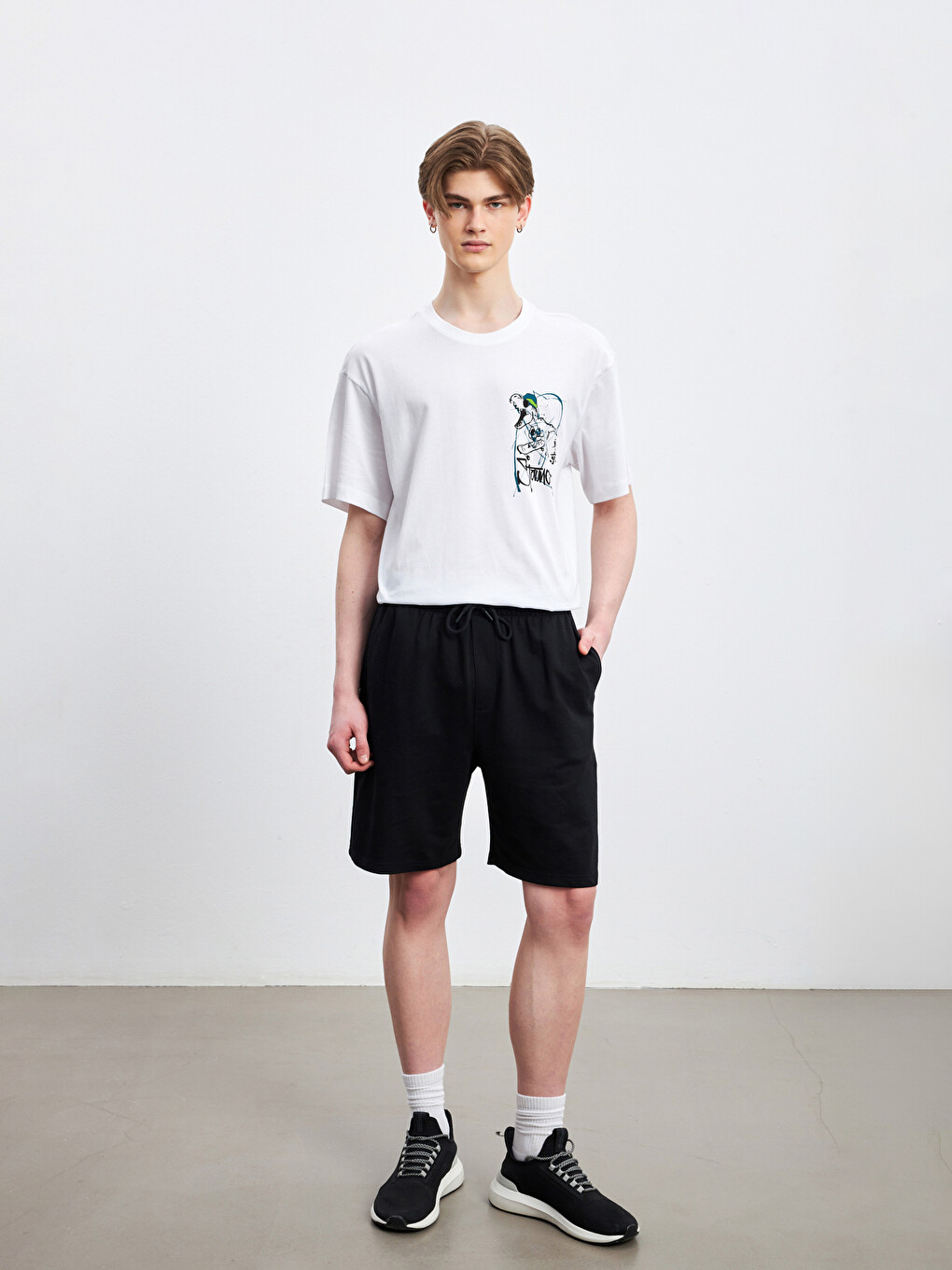 Slim Fit Elastic Waist Men's Shorts