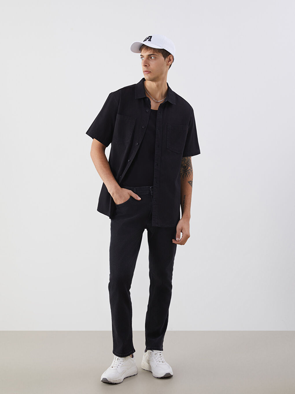 قميص جينز كم قصير واسع للرجال-1