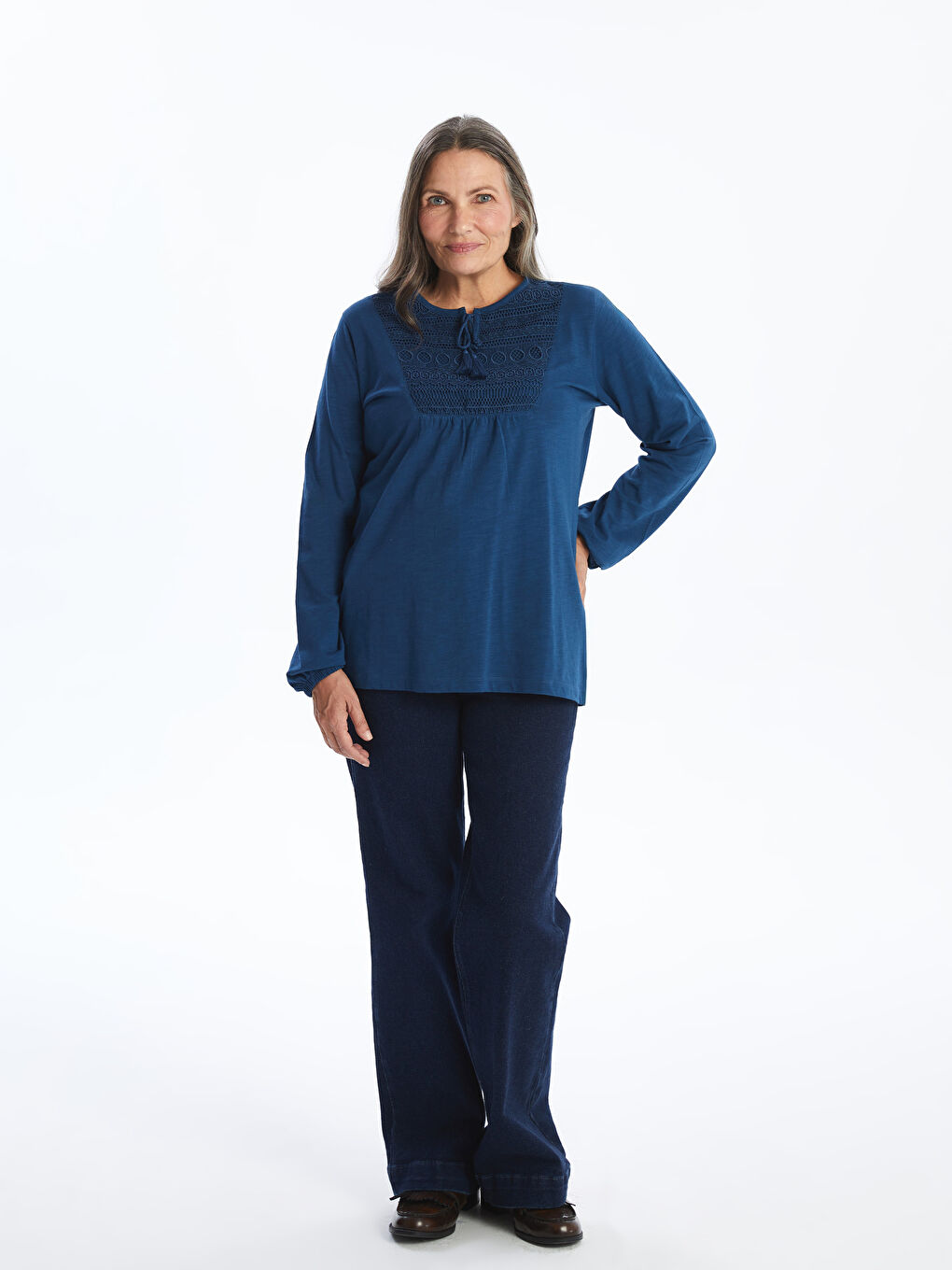 Petrol Bağlamalı Yaka Nakışlı Kadın Bluz-1