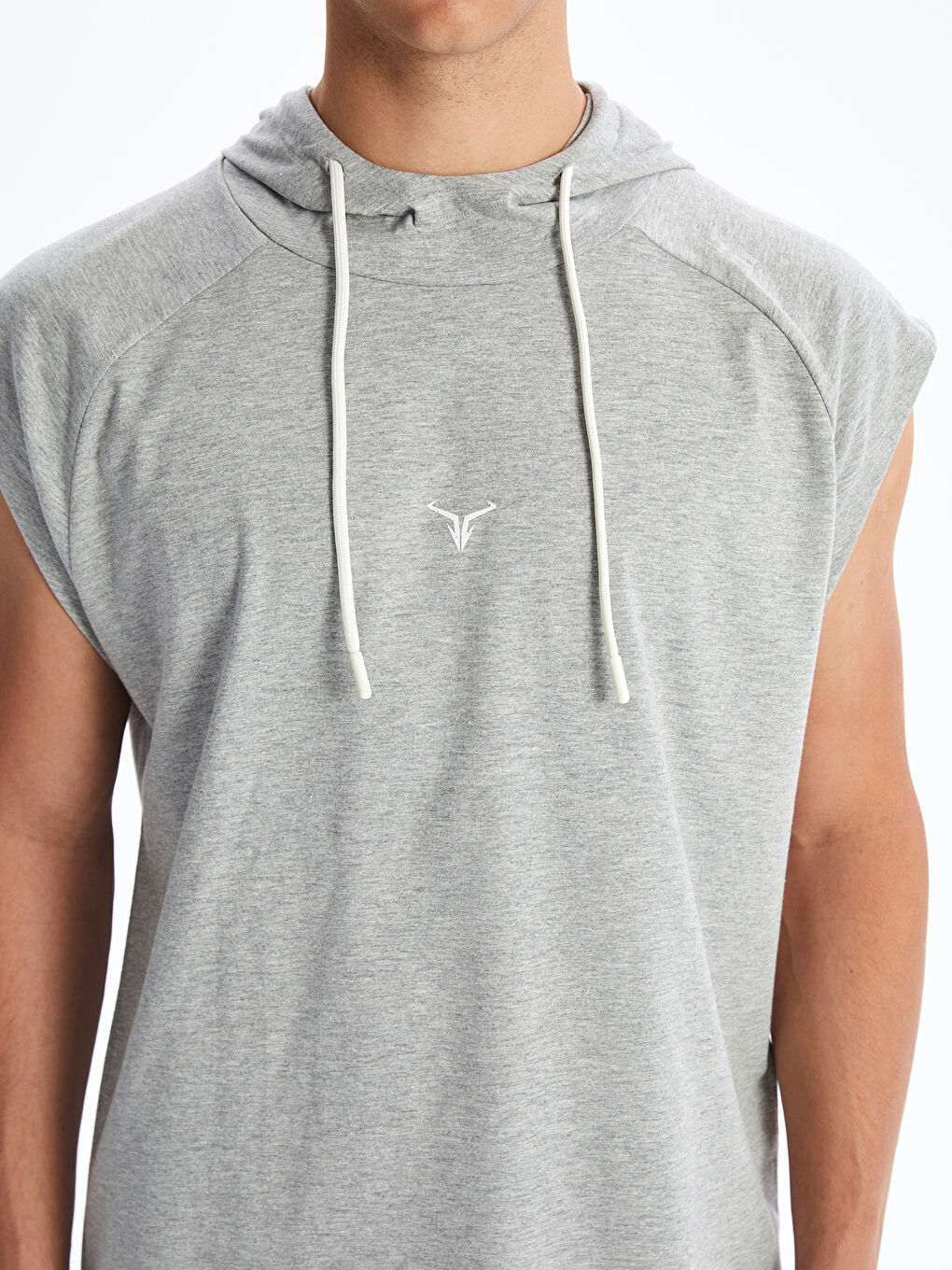 Gri Kapüşonlu Erkek Kolsuz Tişört-4
