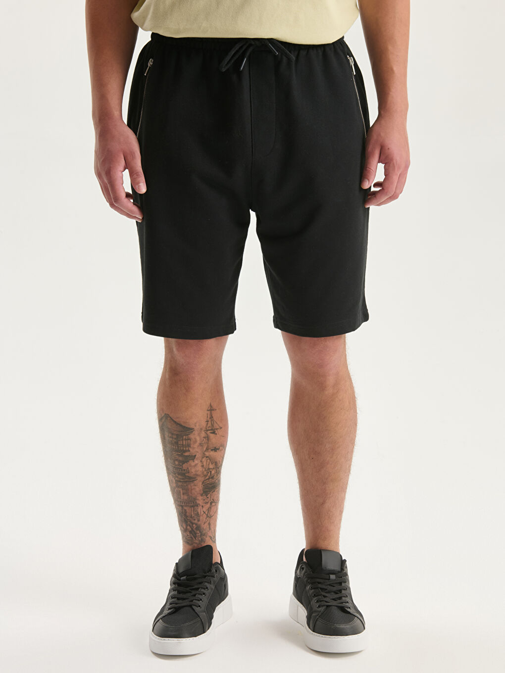 Siyah Slim Fit Beli Bağlama Detaylı Erkek Şort-1