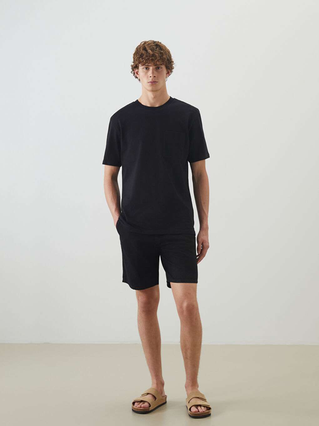 Siyah Rahat Kalıp Erkek Jean Şort