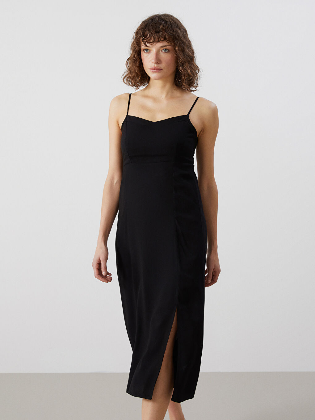 Siyah Düz Yırtmaçlı Kadın Midi Elbise-1