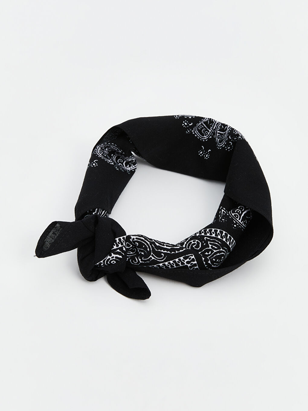 باندانا منقوشة للسيدات