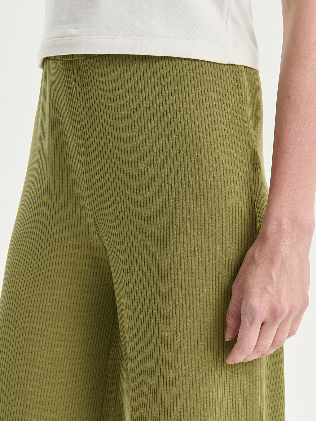 Haki Beli Lastikli Düz Geniş Paça Kadın Eşofman Altı-2