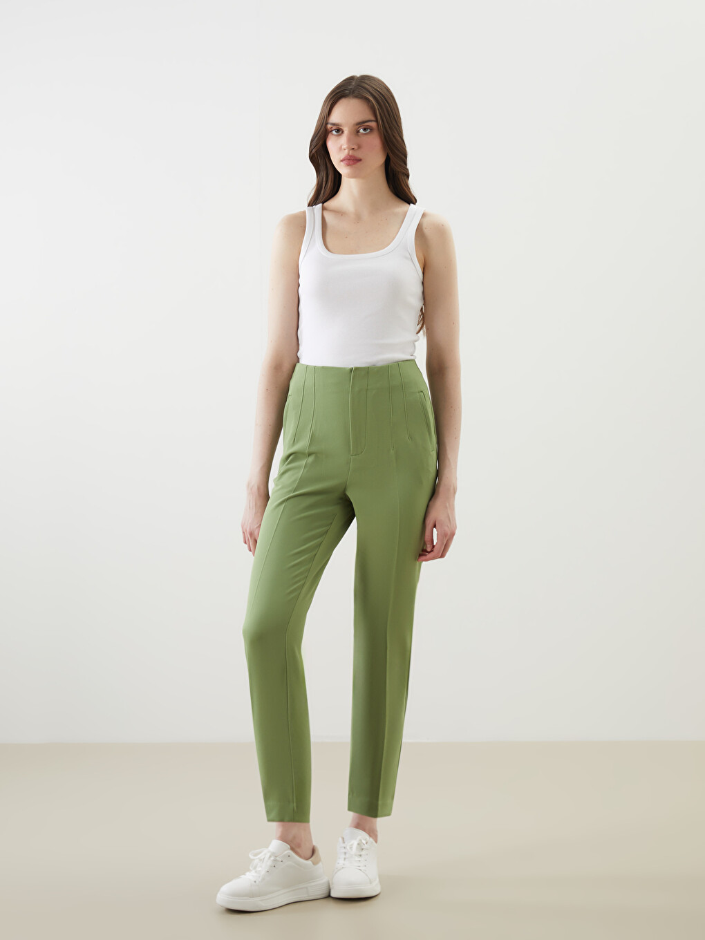 Women's Carrot Fit Plain Trousers