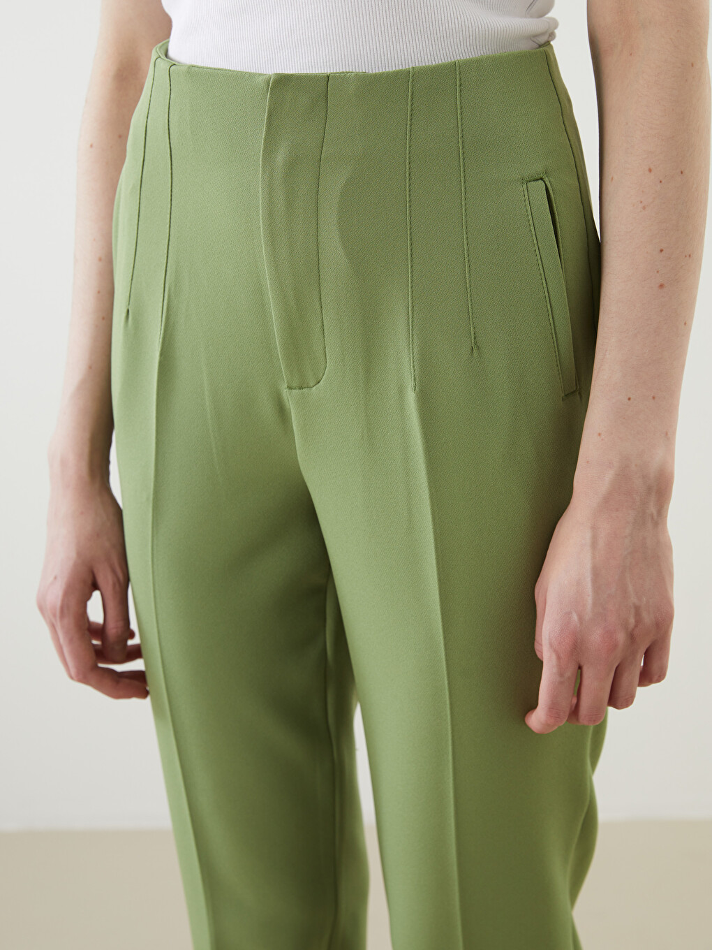 Women's Carrot Fit Plain Trousers-2