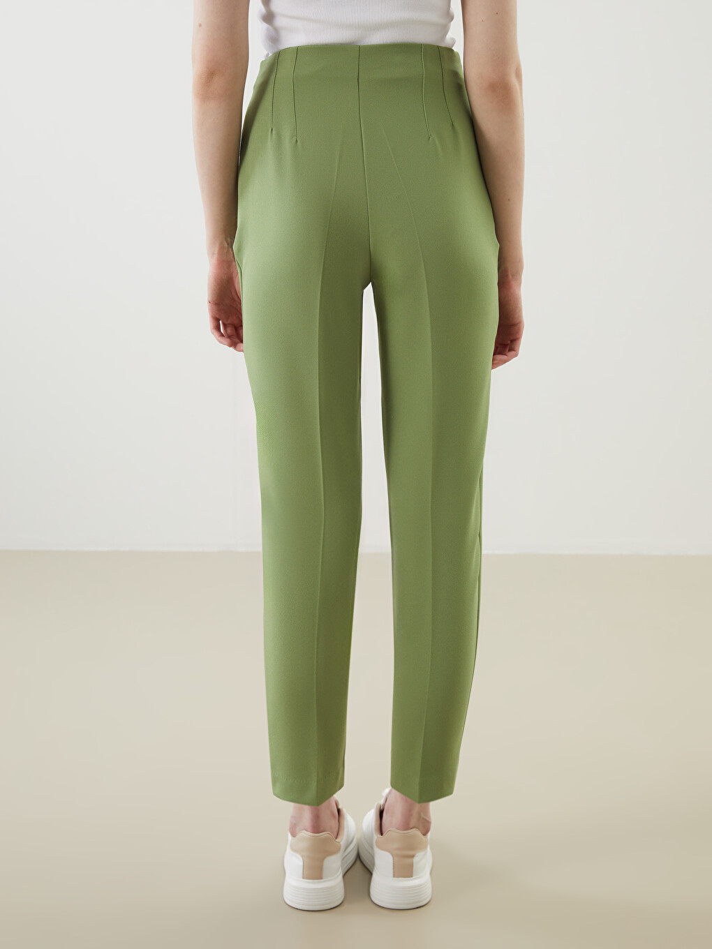 Women's Carrot Fit Plain Trousers-3