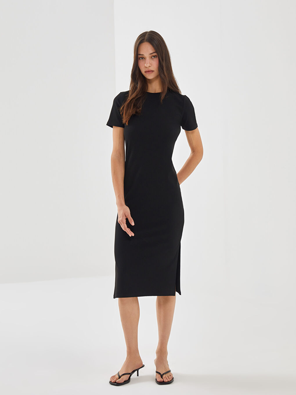 Robe Moulante pour Femmes à Col Rond-1