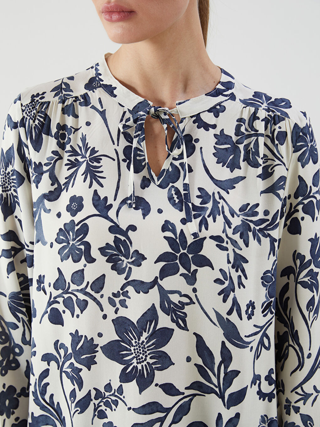LCWAIKIKI Classic Tie Neck Patterned Blouse -S4FL96Z8-LSJ