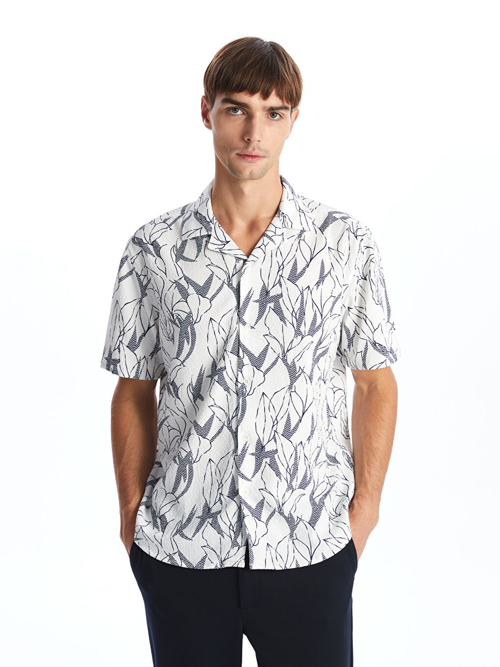 Beyaz Regular Fit Desenli Kısa Kollu Gömlek