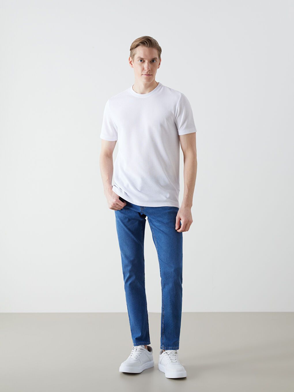 LCWAIKIKI Classic T-shirt à Manches Courtes pour Hommes avec Col Rond -W40806Z8-Q6K