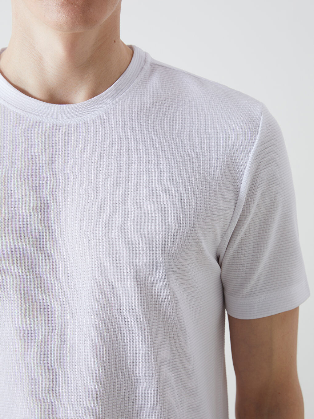 LCWAIKIKI Classic T-shirt à Manches Courtes pour Hommes avec Col Rond -W40806Z8-Q6K