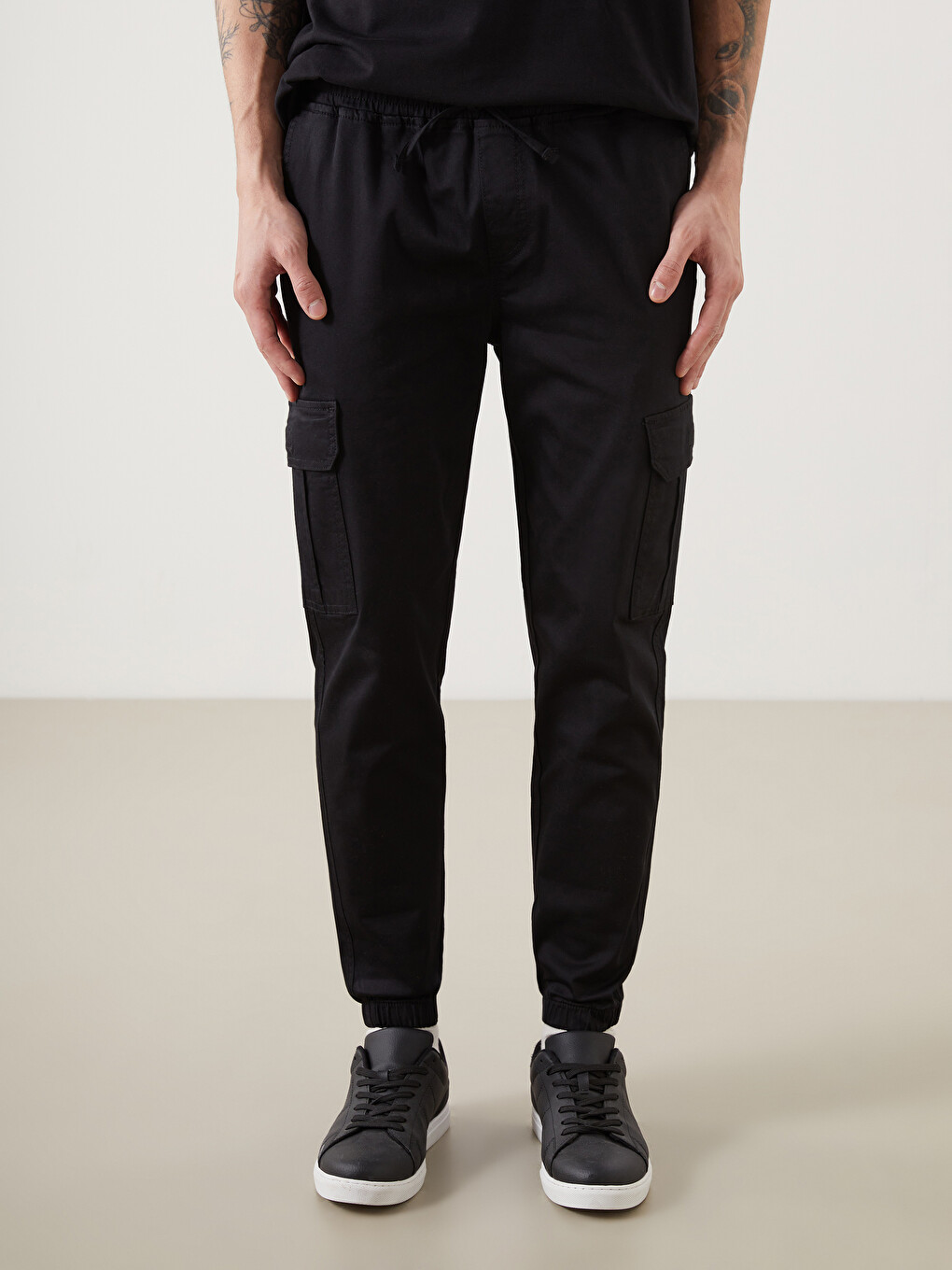 Standard Fit Twill Men's Cargo Trousers-1