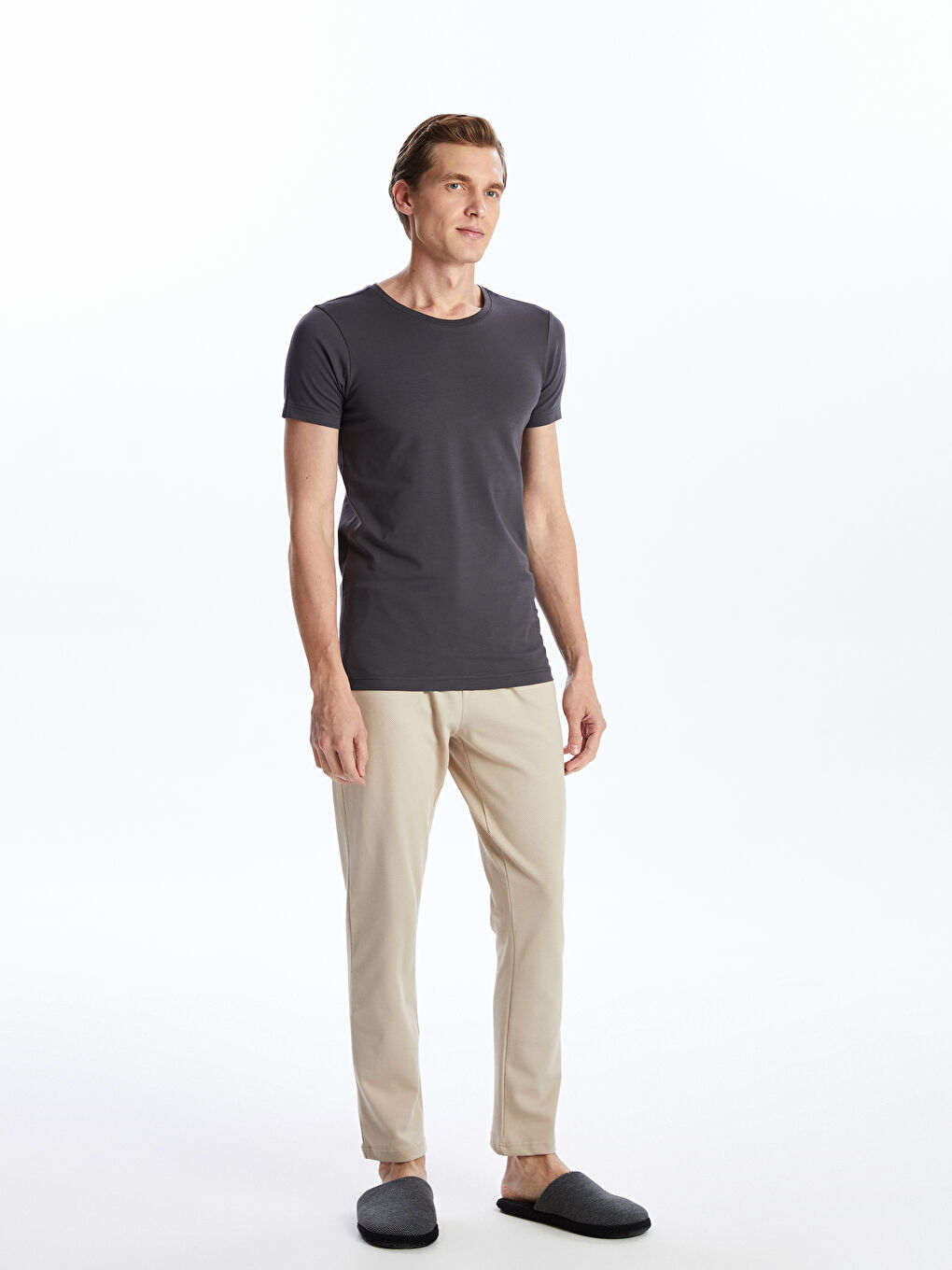 Ерлерге арналған дөңгелек жағалы трикотаж майка-1