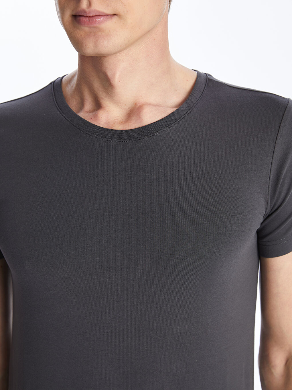 Ерлерге арналған дөңгелек жағалы трикотаж майка-2