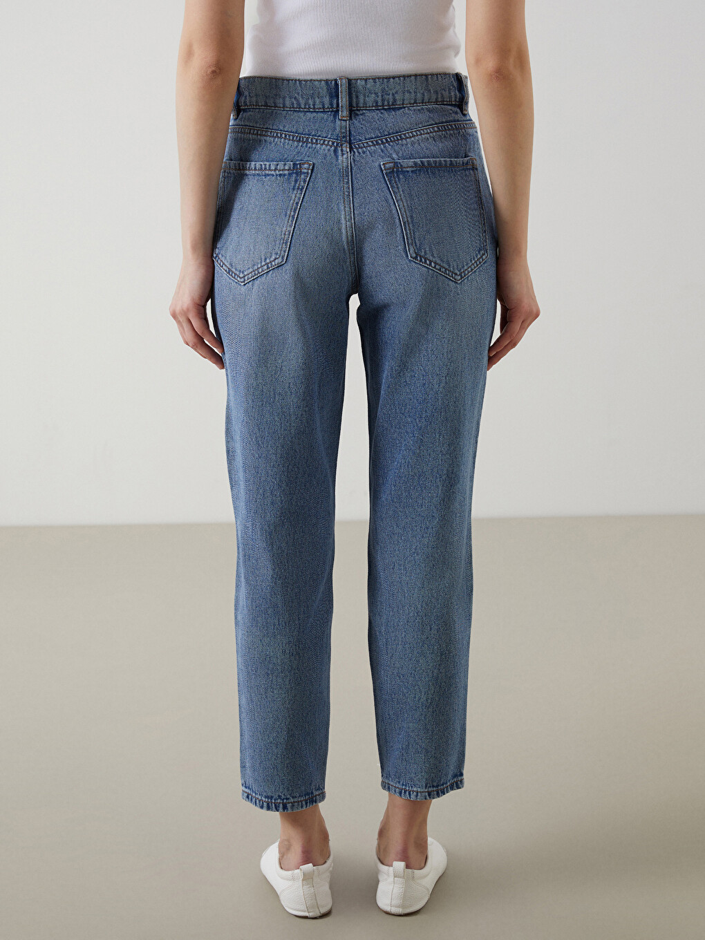 Relaxed Fit Women's Mom Jeans-3