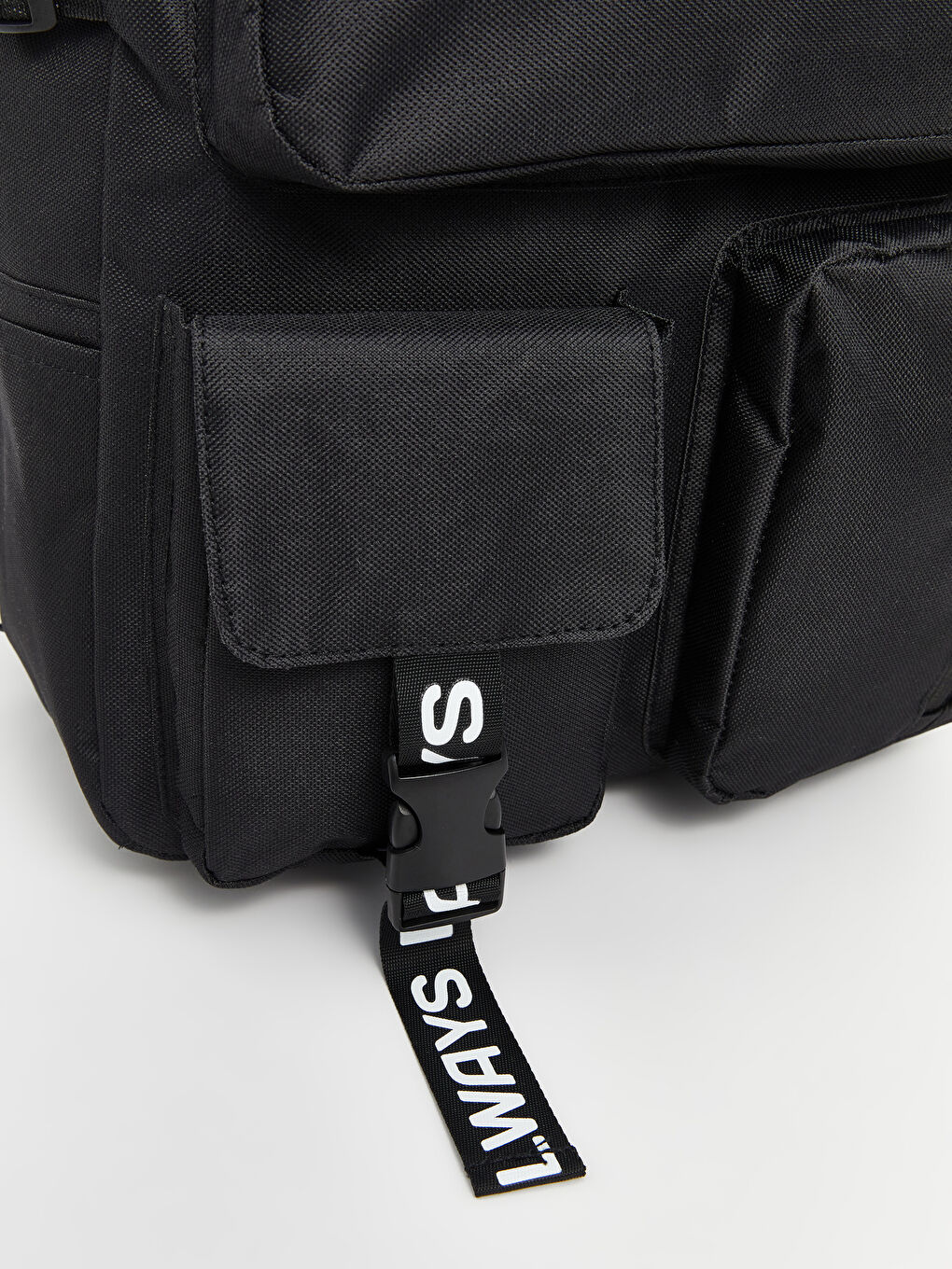 Siyah Çok Bölmeli Erkek Çocuk Sırt Çantası-2