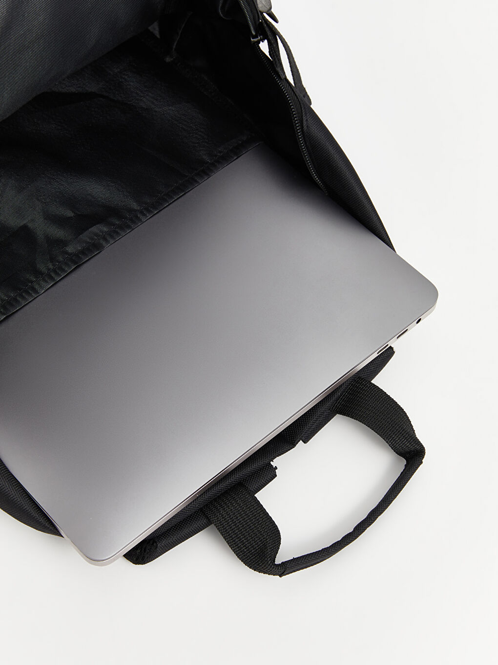 Siyah Çok Bölmeli Erkek Çocuk Sırt Çantası-4