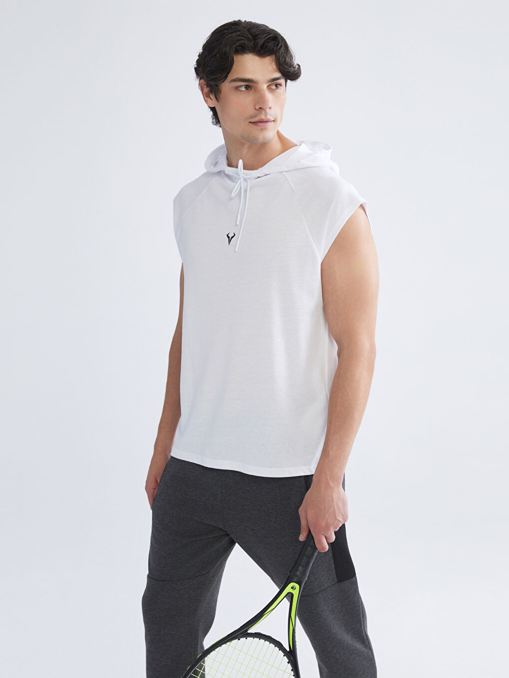 Beyaz Kapüşonlu Erkek Kolsuz Tişört