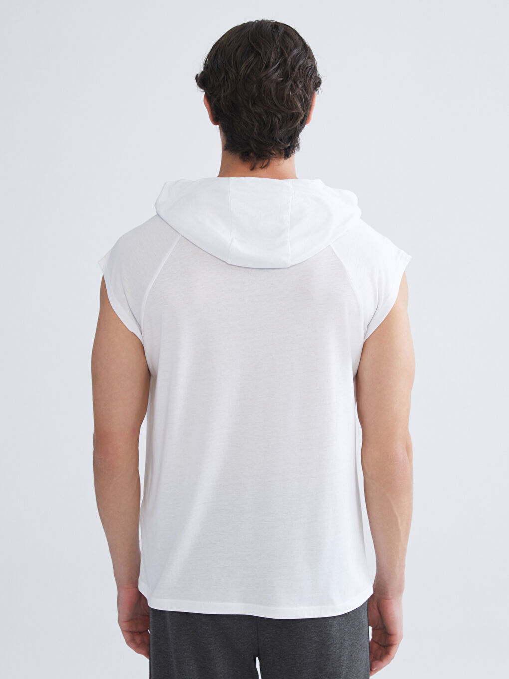 Beyaz Kapüşonlu Erkek Kolsuz Tişört-3
