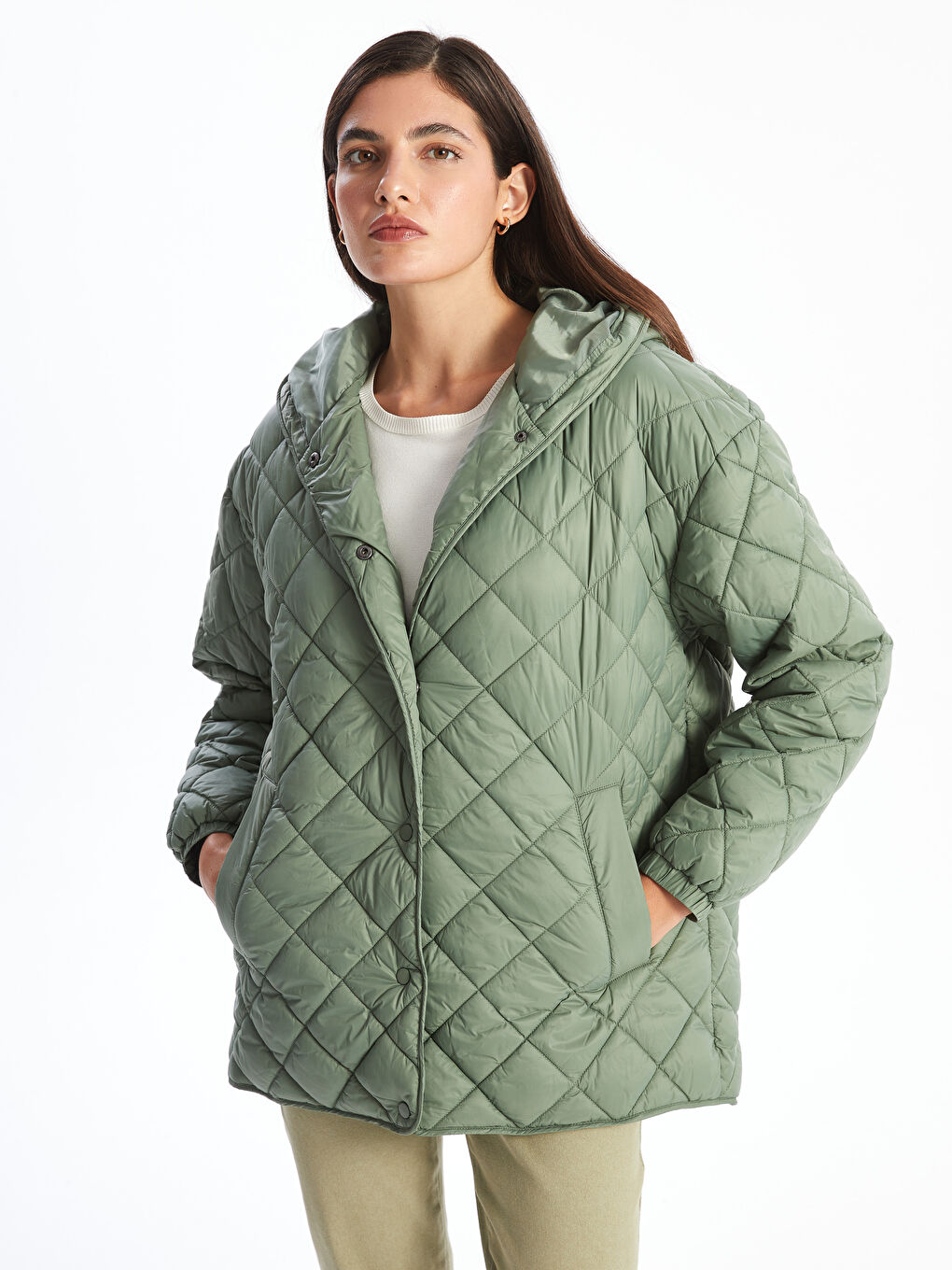 LCWAIKIKI Classic Haki Kapüşonlu Kapitone Oversize Kadın Şişme Mont