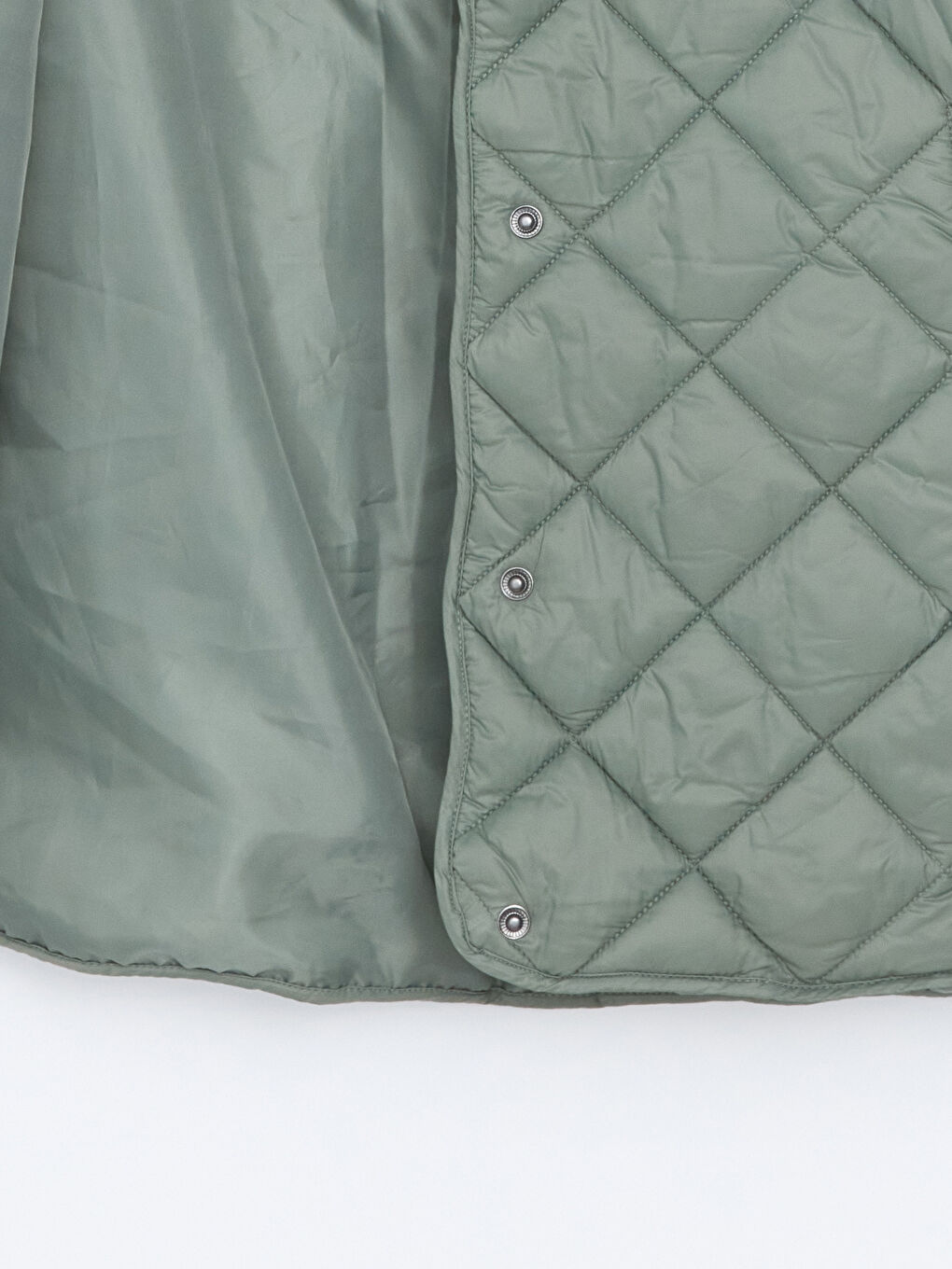 LCWAIKIKI Classic Haki Kapüşonlu Kapitone Oversize Kadın Şişme Mont - 6