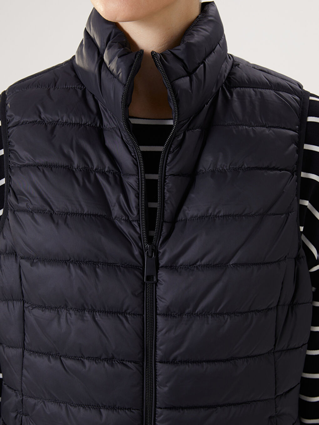 LCWAIKIKI Classic Funnel Neck Women's Puffer Gilet -S50231Z8-CVL