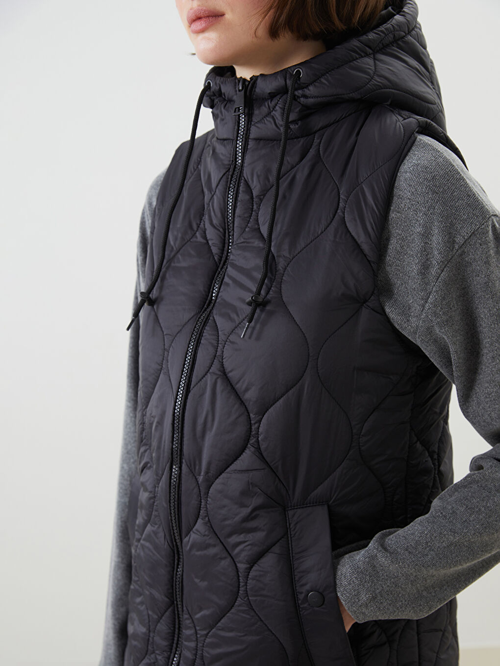 LCWAIKIKI Classic Hooded Quilted Women's Puffer Gilet -S50232Z8-CVL