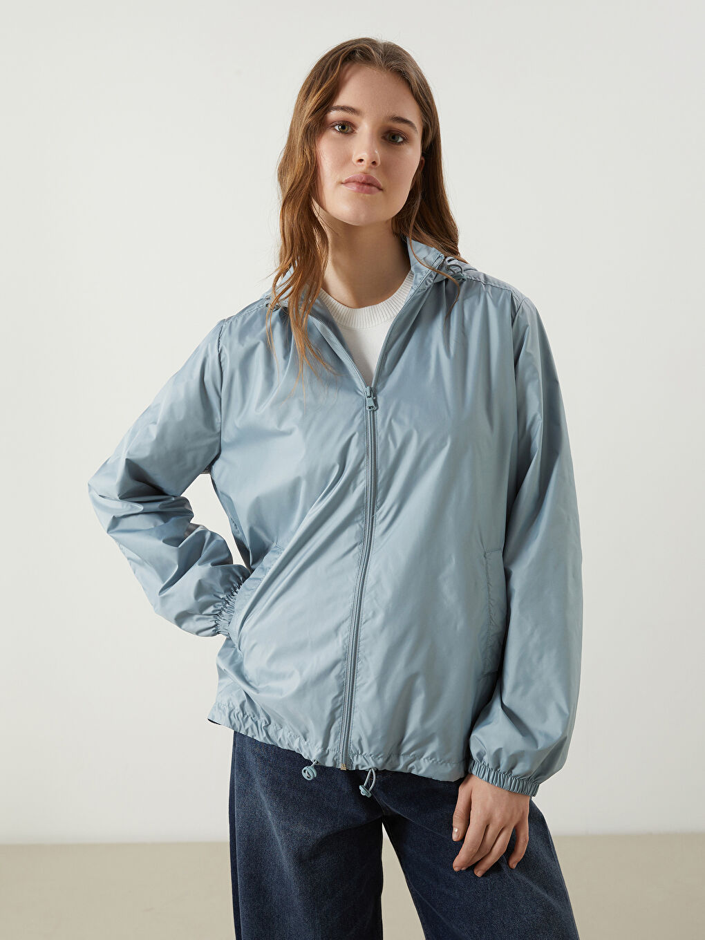 Mavi Kapüşonlu Kadın Yağmurluk