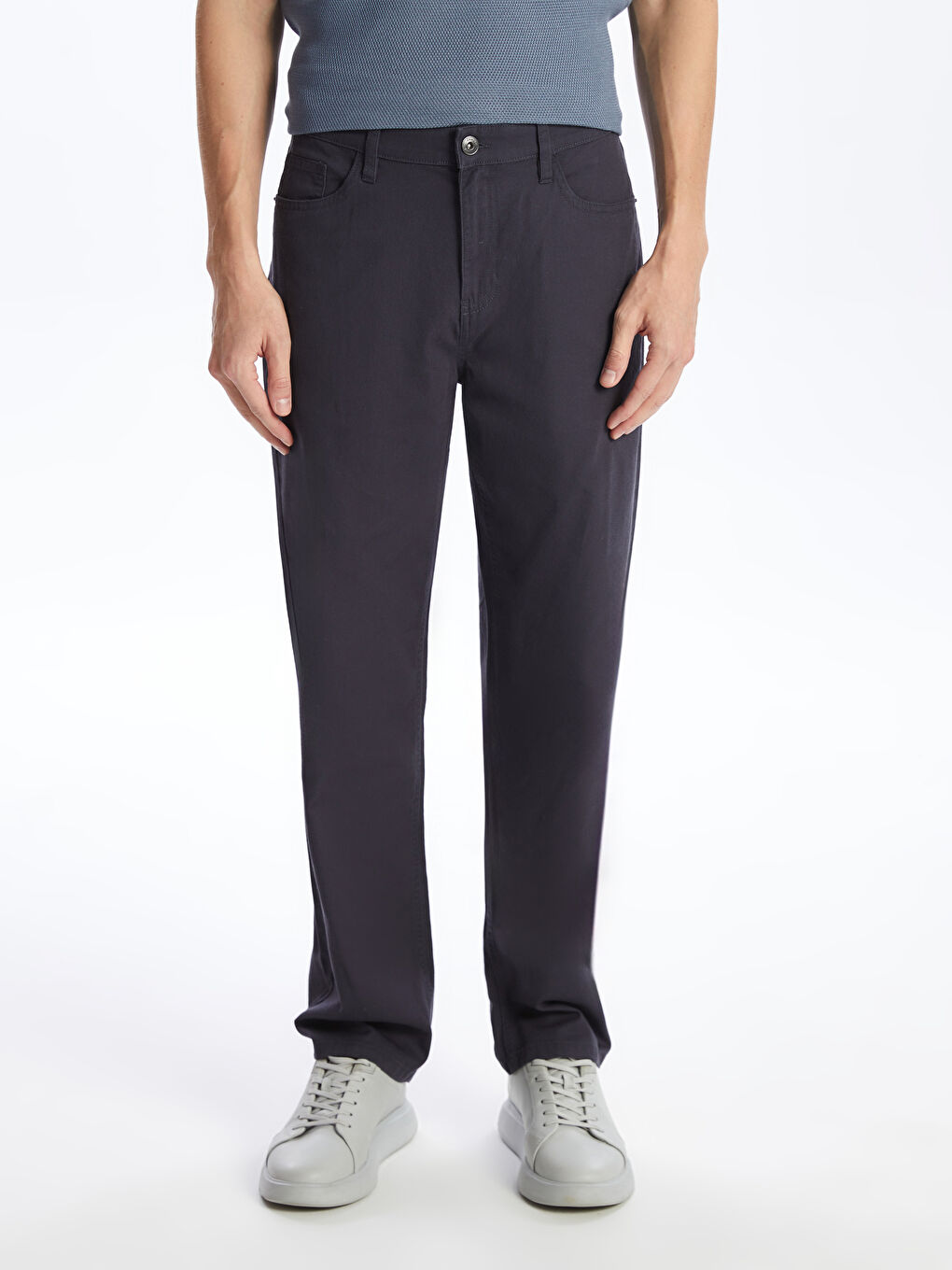 Čino pantalone za muškarce, opuštenog kroja -S50563Z8-HKS