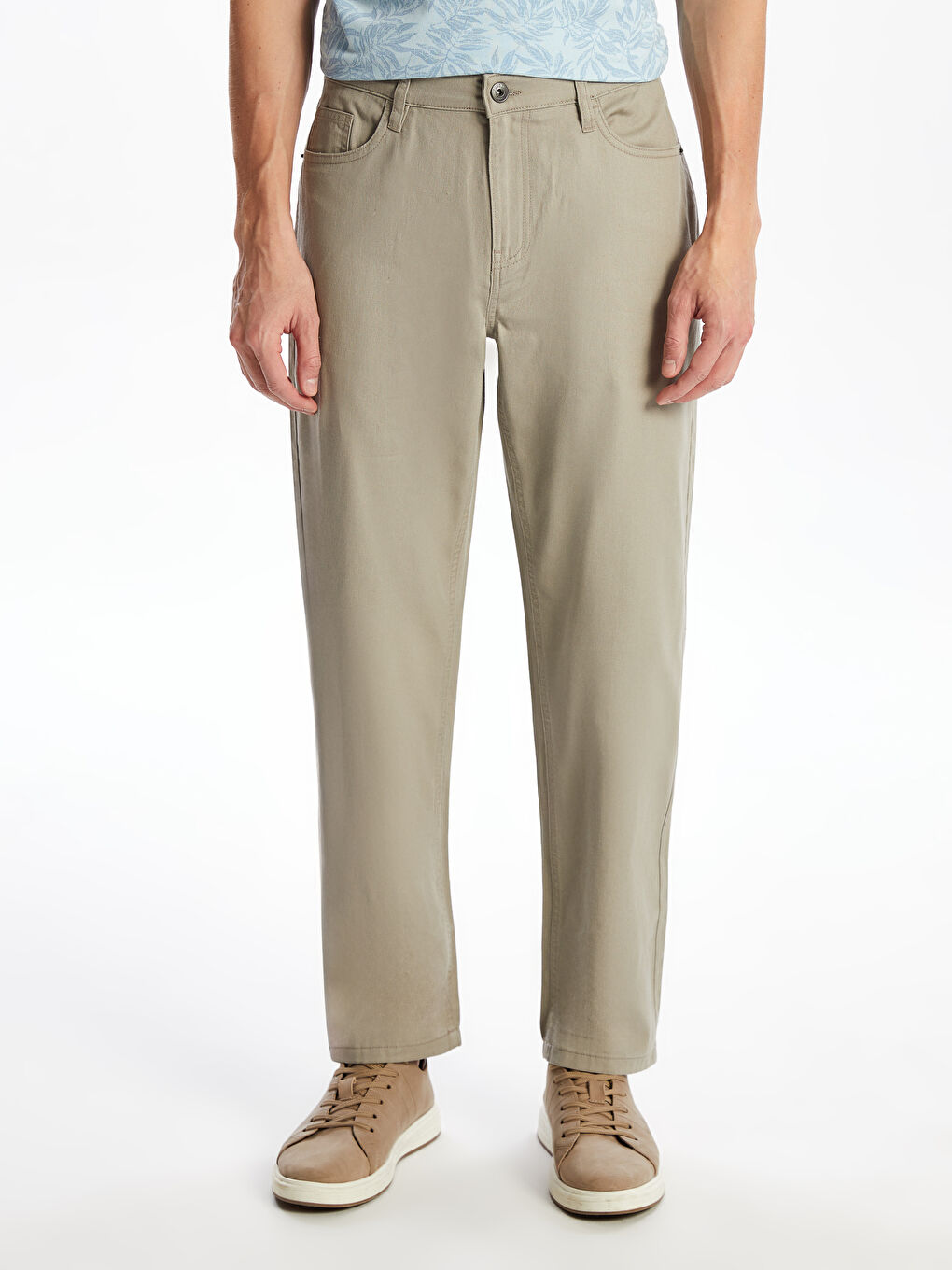 Čino pantalone za muškarce, opuštenog kroja -S50563Z8-PWN